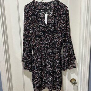 White House black market size 4 lined pattern dress with banded waist